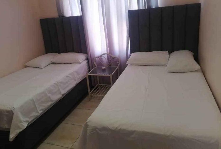 Jjp Self Catering - Three Bedroom House Людеріц Екстер'єр фото